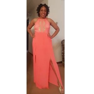 🎉HP🎉Beautiful pink/peach pleated formal gown